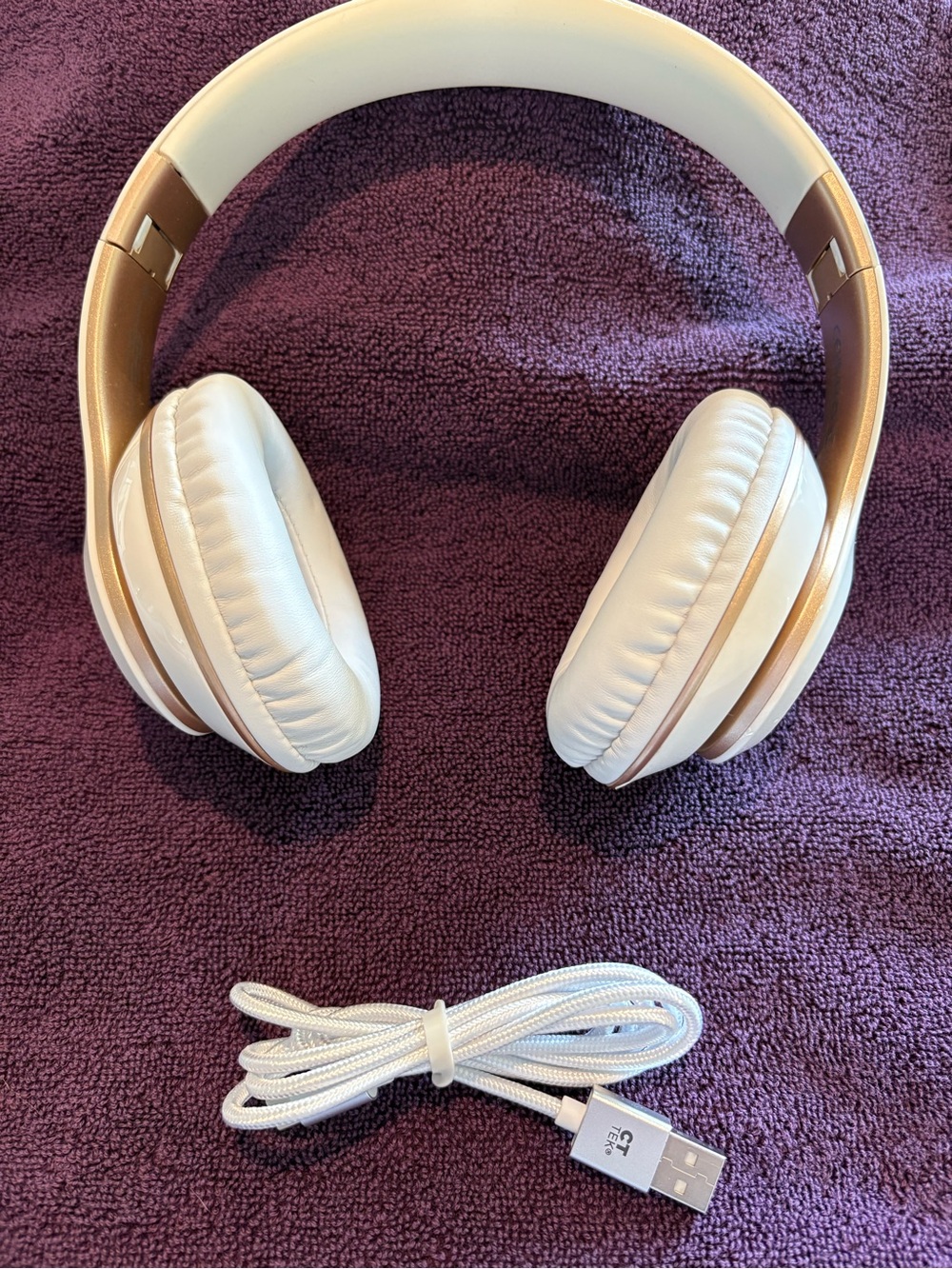 Wireless Over-Ear Headphones in White and Gold - Comfortable Bluetooth Sound